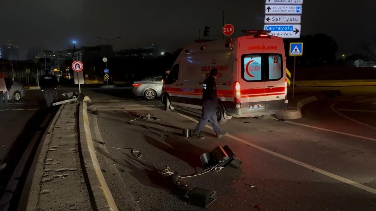 Kartal'da iki otomobil çarpıştı: 4 yaralı