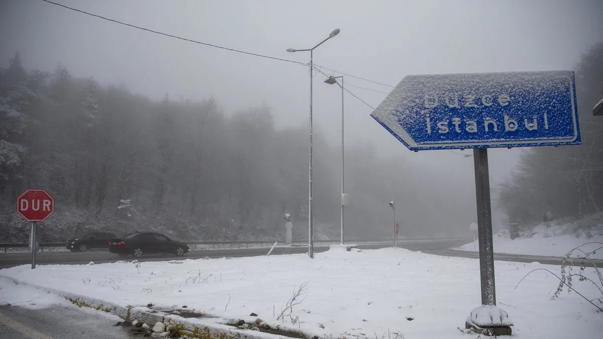 Kar İstanbul'un kapısına dayandı! Meteoroloji’den sağanak ve kar uyarısı