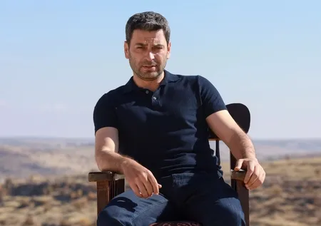 Uzak Şehir'in Cihan'ı Ozan Akbaba'nın eşi güzelliğiyle görenleri kıskandırdı!