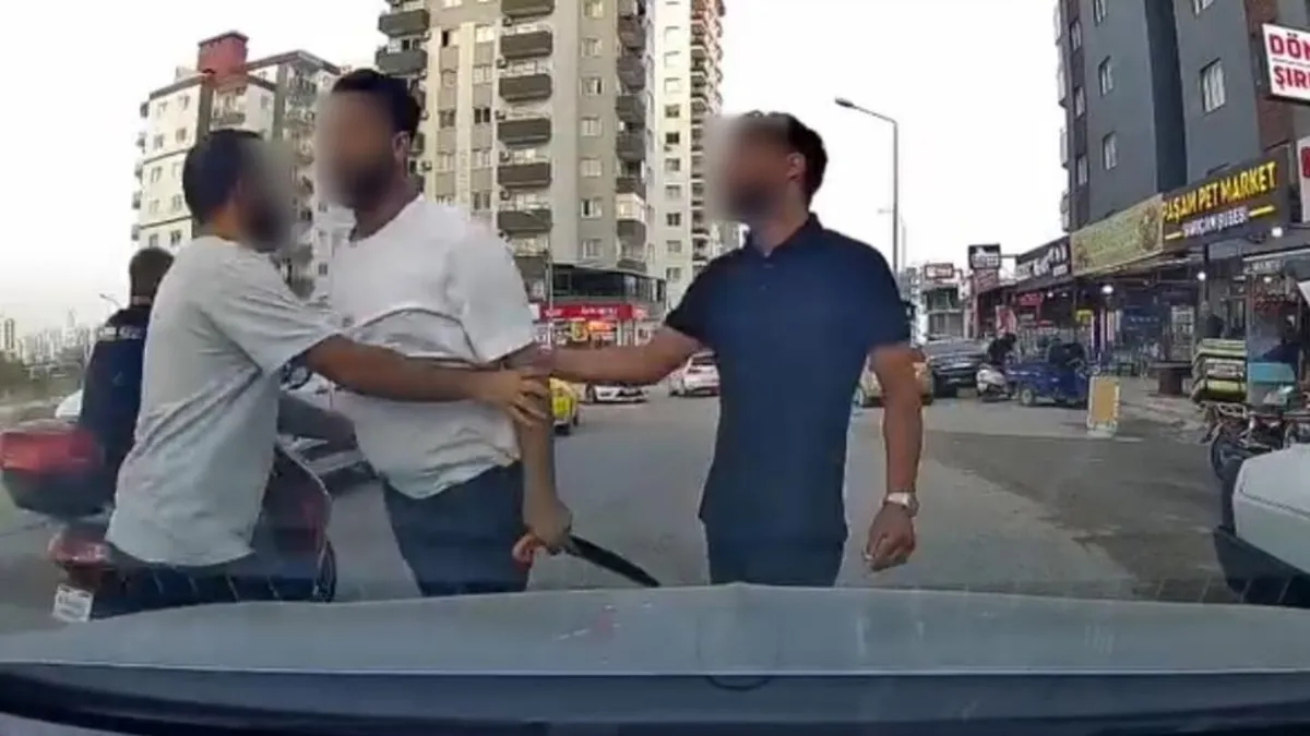 Trafikte testereli dehşet! O anlar saniye saniye kamerada