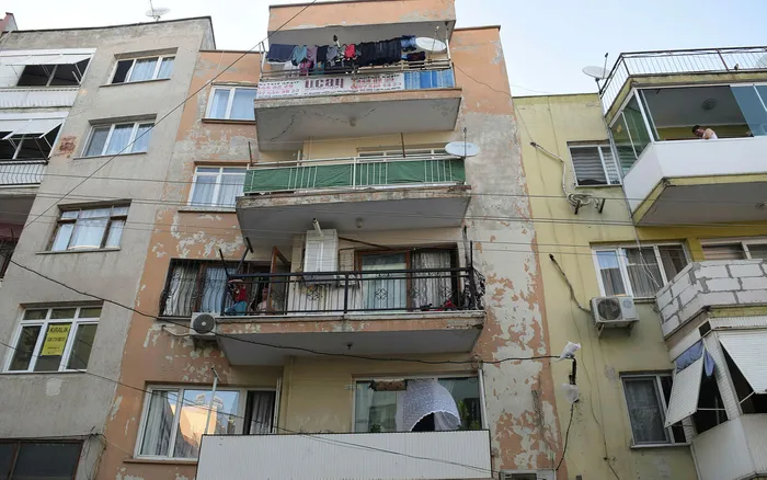 Liseli Emir, 5 kattaki havalandırma boşluğundan düşüp öldü - 1