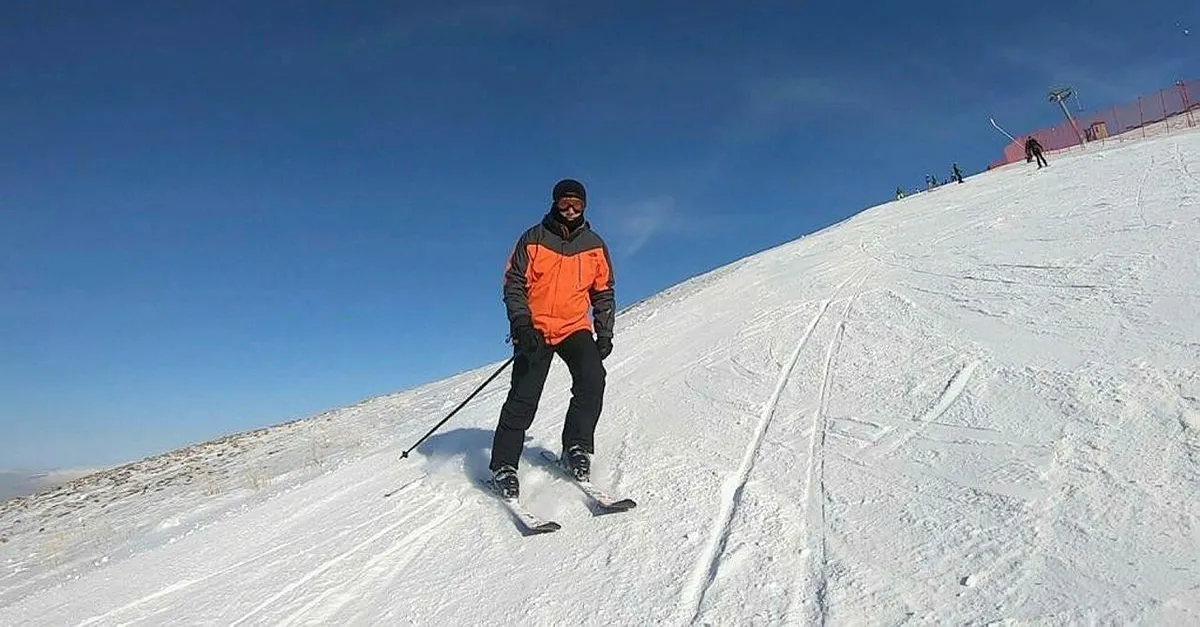 Ekrem İmamoğlu "Elazığ depremi" diye gitti! Erzurum'da kayakta çıktı