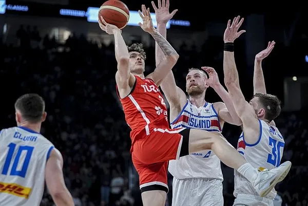 12 Dev Adam İzlanda’yı devirdi | Başkan Erdoğan maçı televizyondan takip etti