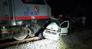 Uşak’ta feci kaza! Tren otomobile çarptı