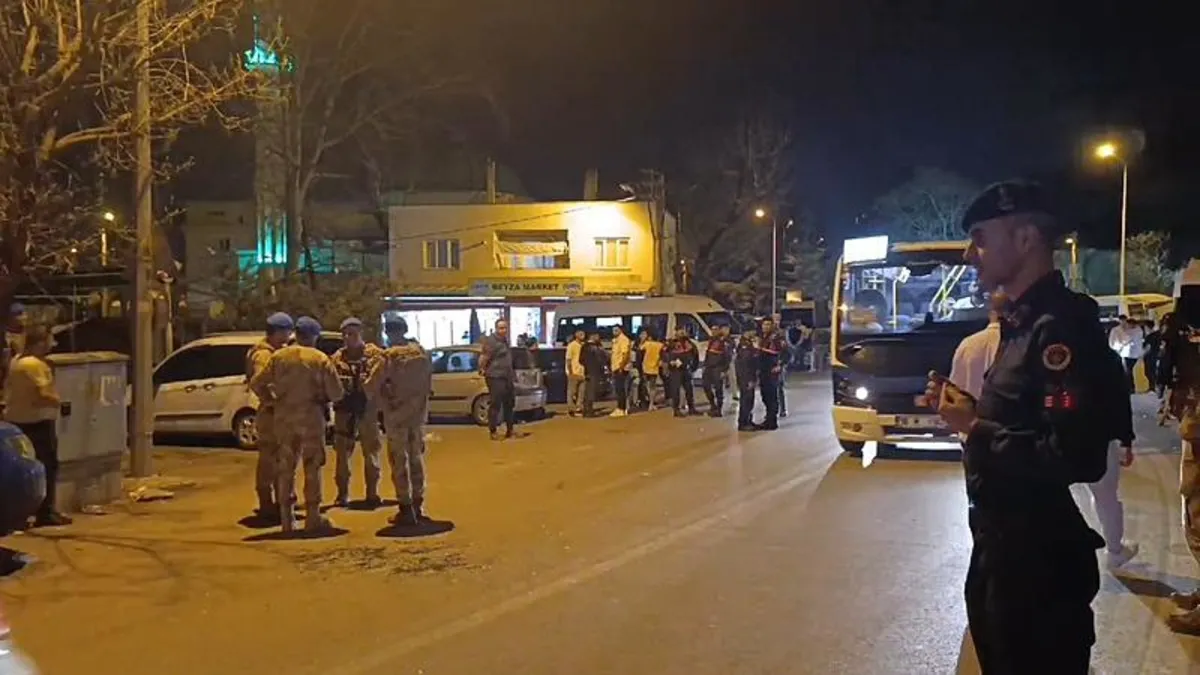 Yol verme tartışmasına mahalleli dahil oldu! Ortalık karıştı
