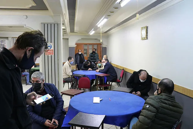 Bursa’da kamerayla izlenen gizli geçitli dernek lokaline baskın - 4