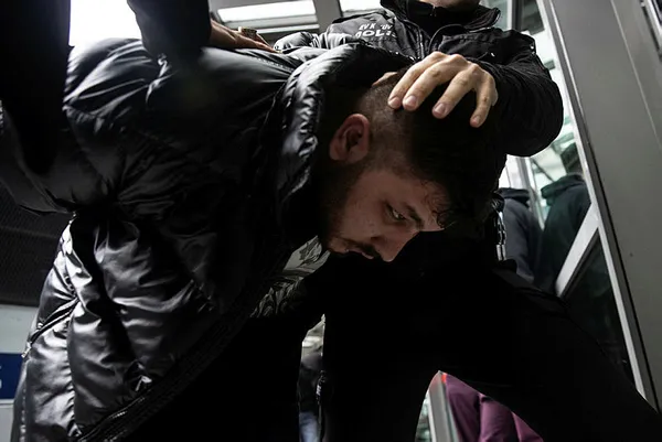 silahli-saldiridan-son-anda-kurtulan-ak-partili-aziz-yeniay-bu-saldiri-net-bir-teror-saldirisidir-1707984259827.jpg Silahlı saldırıdan son anda kurtulan AK Partili Aziz Yeniay: Bu saldırı net bir terör saldırısıdır - 5