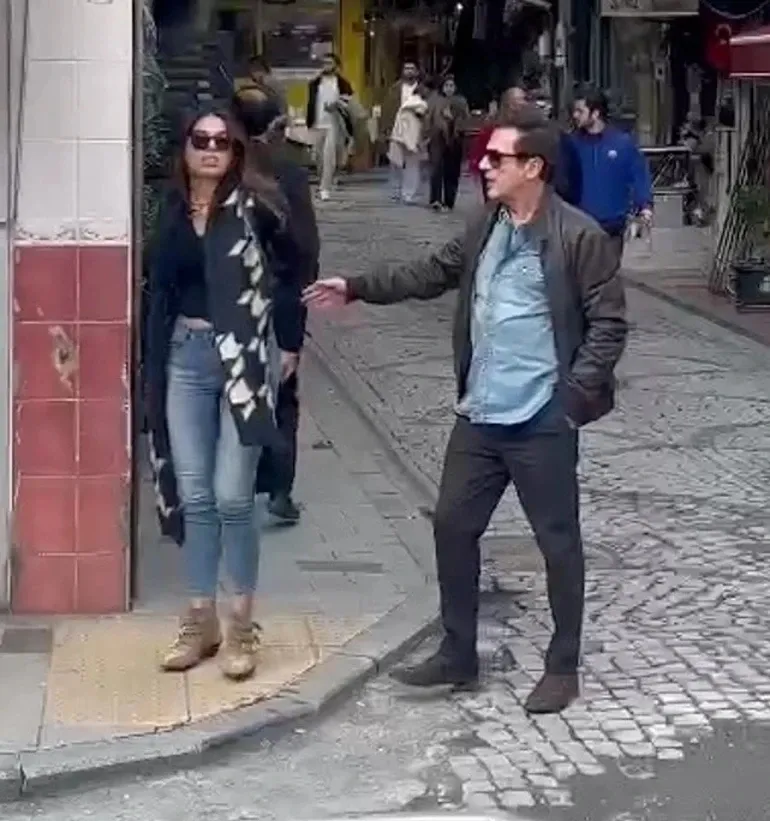 1793095171761.jpeg Teoman’ın yanındaki genç kadın merak uyandırdı! Sarılarak vedalaştılar - 1