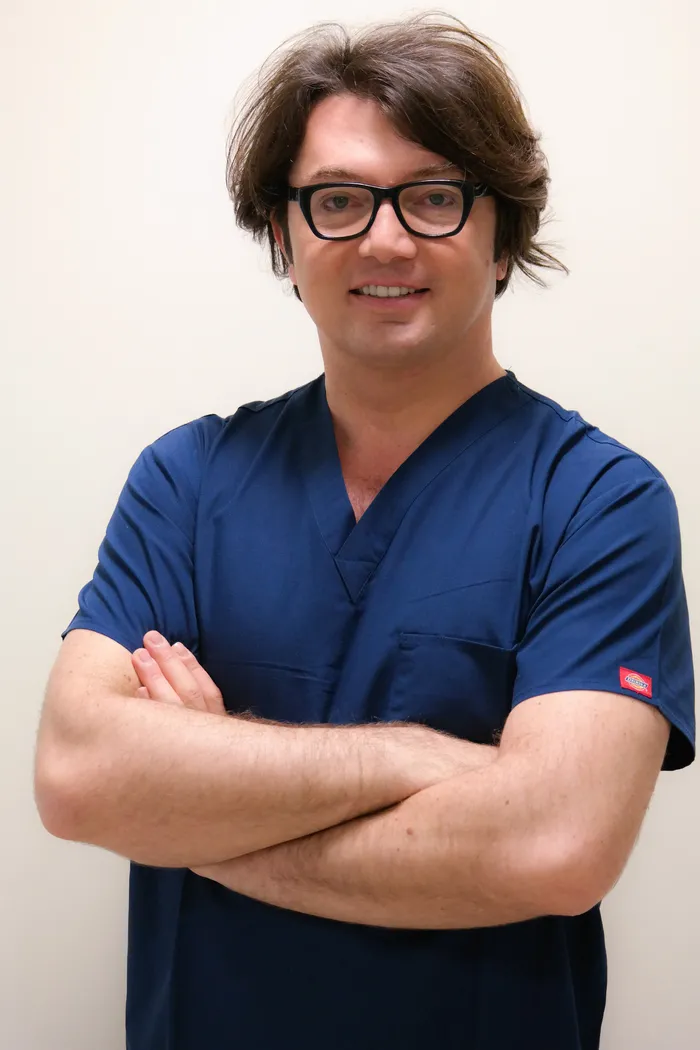 ‘Brezilya kalçası’na dair merak edilenleri Op. Dr. Mete Aksu anlattı