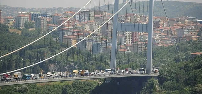 Fatih Sultan Mehmet Köprüsü’ne çıkan bir kişi Boğaz’a atladı