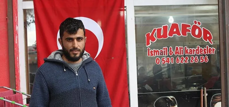 Teröre inat her yere ay-yıldızlı bayrak