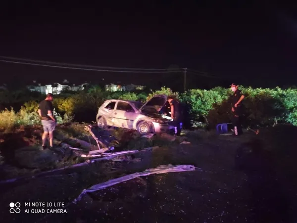 Tarlaya uçan otomobil sürücüsü yaralı halde kaçtı - 3