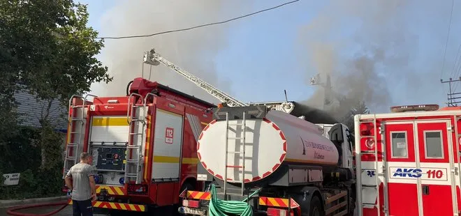 İzmir’de plastik fabrikasında yangın çıktı! Büyük çapta maddi hasar oluştu