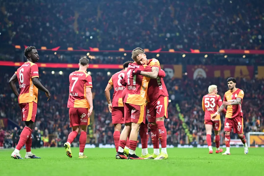 lider-zirvede-farki-acti-galatasaray-basaksehiri-rahat-gecti-1773515172109.jpg Lider zirvede farkı açtı! Galatasaray Başakşehir'i rahat geçti - 7