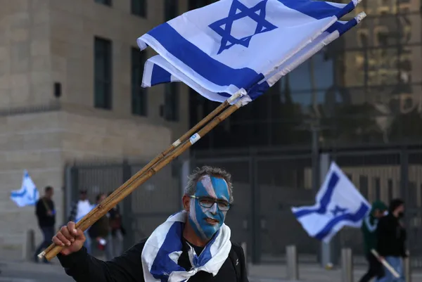 Netanyahu’dan geri adım! Protestolar sonrası yargı düzenlemesi ertelendi