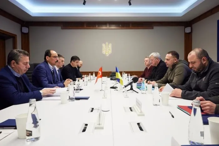 cumhurbaskanligi-sozcusu-kalin-kievde-ukrayna-devlet-baskani-vladimir-zelenskiy-ile-gorustu-1651357792328.jpg Cumhurbaşkanlığı Sözcüsü Kalın, Kiev'de Ukrayna Devlet Başkanı Vladimir Zelenskiy ile görüştü - 2