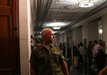 Hadsizlikte sınır tanımıyorlar! ABD'li siyasetçi kongreye İsrail ordusunun üniformasıyla geldi!