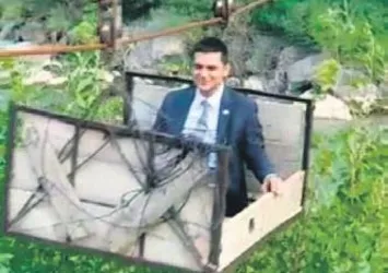 Uçan hâkim!