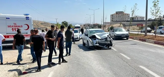 Adıyaman’da iki otomobil çarpıştı: 2 yaralı