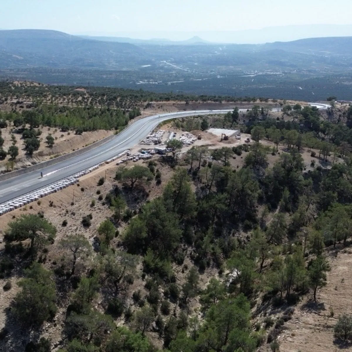 Silifke‑Mut‑Sertavul Yolu yüzde 49 tamamlandı; seyahat 35 dakika kısalacak, yıllık 1 milyar 58 milyon TL tasarruf öngörülüyor