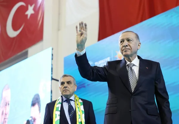 baskan-recep-tayyip-erdogandan-chp-ve-ozgur-ozele-cok-sert-sozler-bu-parti-milli-iradeye-ihanet-etti-1707308551189.jpeg Başkan Recep Tayyip Erdoğan'dan CHP ve Özgür Özel'e çok sert sözler: Bu parti milli iradeye ihanet etti - 2