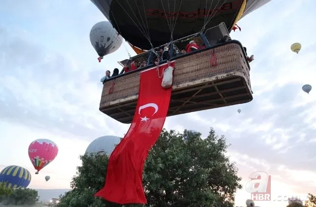 Kapadokya'da 19 Mayıs şöleni: Türk bayraklı balonlar gökyüzünde dalgalandı 1