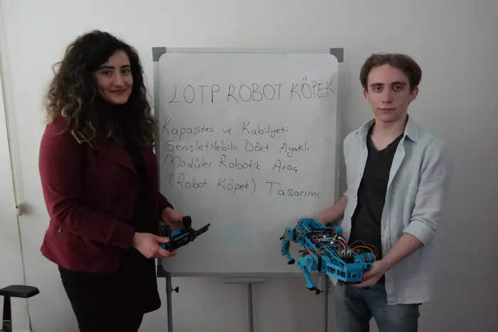 Lise öğrencisi 6 ayda geliştirdiği “robot köpek” ile başarıya koşuyor - 4