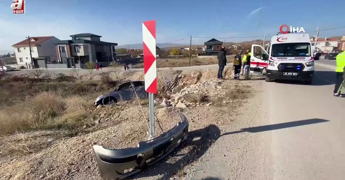 Yoldan çıkan otomobil asılı kaldı
