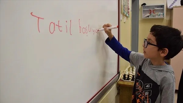 15 tatil ne zaman başlıyor? 2023 Sömestr tatili hangi tarihte? Okullar ne zaman kapanacak? MEB 2023 TAKVİMİ!