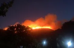 İtalya adasında büyük yangın