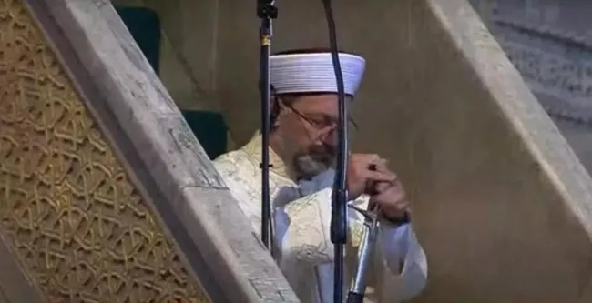 Ayasofya Camii kılınan cuma namazı ile açıldı