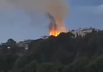 Üsküdar’da ahşap binada yangın!
