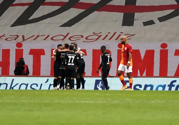 Galatasaray evinde bir puana razı oldu I Galatasaray 2-2 Sivasspor MAÇ SONUCU-ÖZET