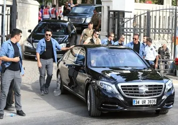 Cumhurbaşkanı Erdoğan mezar ziyaretlerinde bulundu
