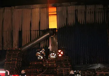İstanbul'da Metal fabrikasında yangın