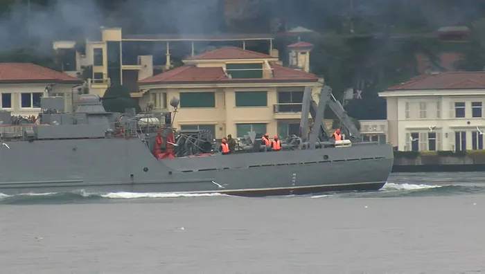 Son dakika: Rus savaş gemisi İstanbul Boğazı'ndan geçti! - 1