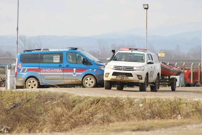 turkiyeden-italyaya-giden-luks-yatta-19-fetocu-yakalandi-1653039570706.jpg Türkiye'den İtalya'ya giden lüks yatta 19 FETÖ'cü yakalandı - 8