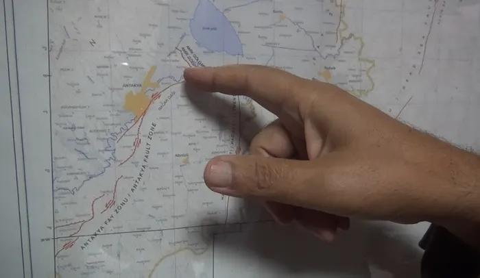 Birinci derece deprem kuşağında yer alan Hatay’da deprem ve tsunami tedirginliği