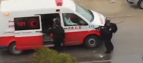 İşgalci İsrail polisinden ambulansta gözaltı - 1