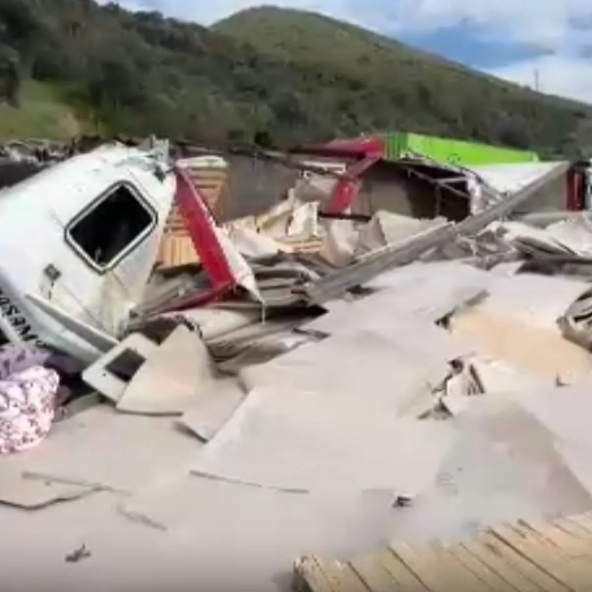 TEM'de trafik kazası: Ulaşım 3 saat sonra normale döndü