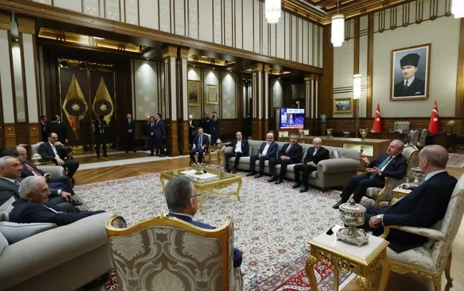 Zafer Cumhur İttifakı’nın | BBP lideri Mustafa Destici A Haber’de! İşte seçim gecesine damga vuran karenin hikayesi