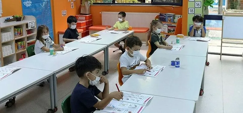 Yüz yüze eğitim başladı! Maskeli eğitim için ders zili...