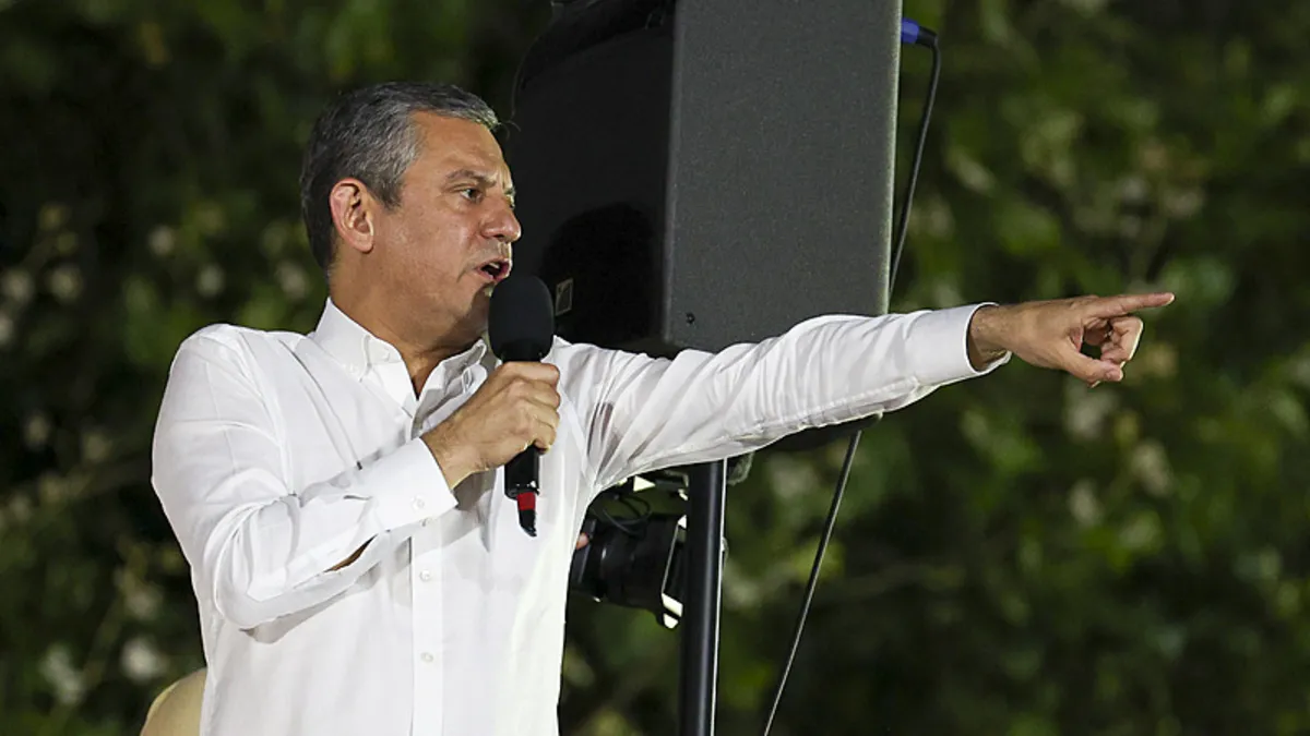 Özgür Özel koltuğu sağlamlaştırmanın peşinde: Kapsamlı tasfiye operasyonu