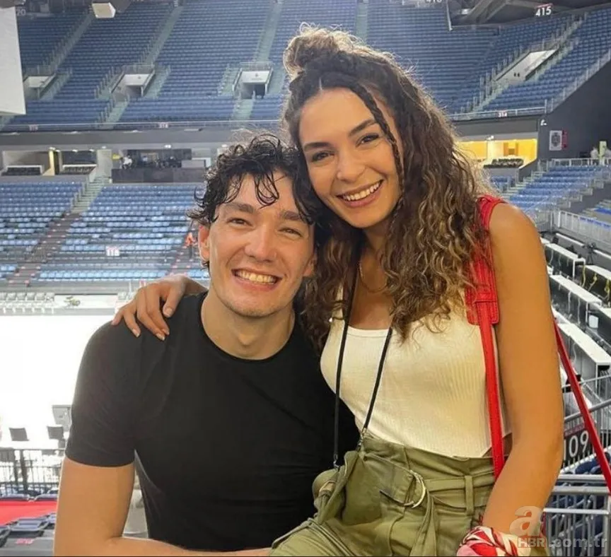 Cedi Osman romantik paylaşımıyla genç kızları yıktı geçti! ‘KALDI MI BÖYLE ADAMLAR!’ NBA yıldızı Ebru Şahin’e aşkını kalbine yazdı 1