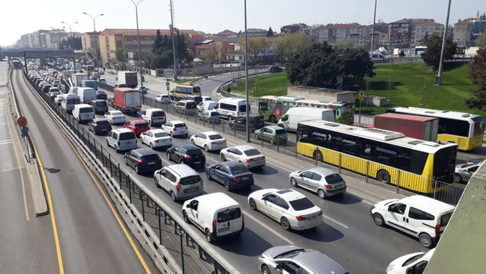 Son dakika: Avcılar ve Küçükçekmece'de denetim nedeniyle trafik yoğunluğu yaşanıyor - 4