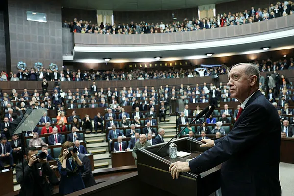 baskan-erdogandan-ozgur-ozele-genel-baskan-mi-emanetci-mi-belli-degil-1700050826428.jpg Başkan Erdoğan’dan Özgür Özel’e: Genel başkan mı emanetçi mi belli değil! - 6