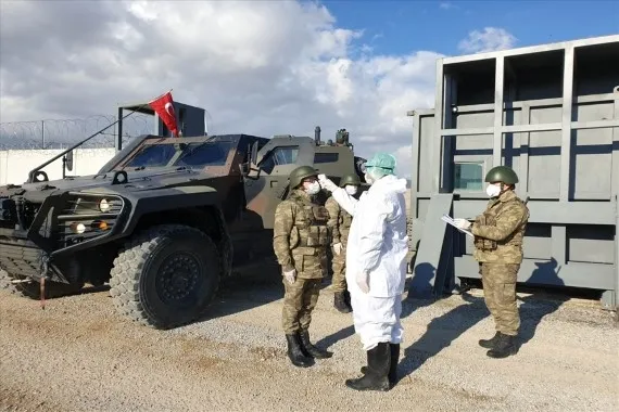 MSB’den sınırda korona önlemi! Askerler koruyucu elbise, eldiven ve maske ile teçhiz edildi - 3