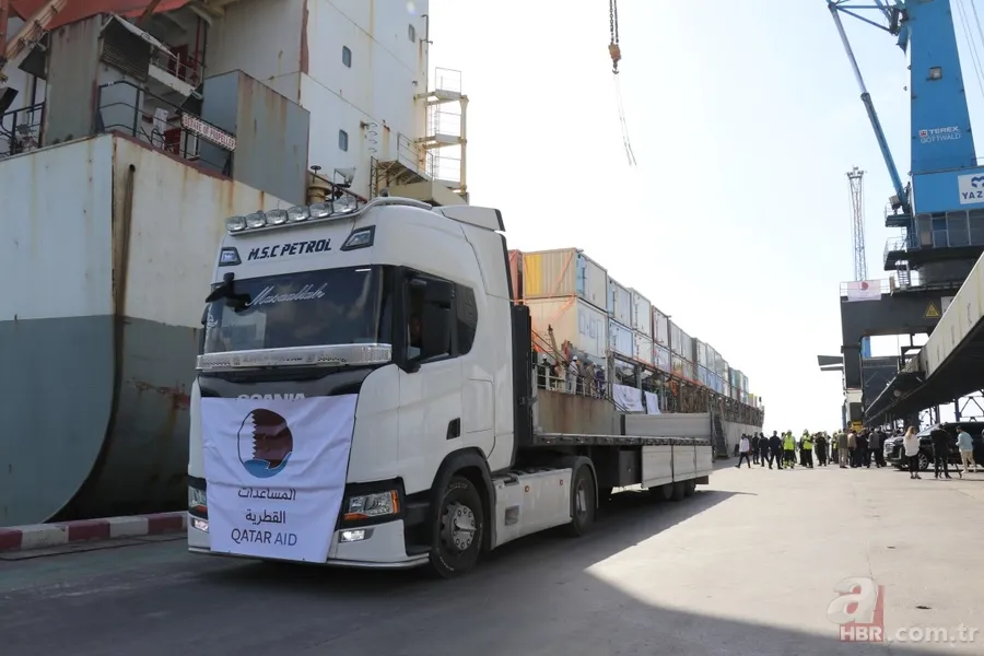 Katar’ın Türkiye’ye depremzedeler için gönderdiği yaşam konteynerleri taşıyan İskenderun’a ulaştı 11