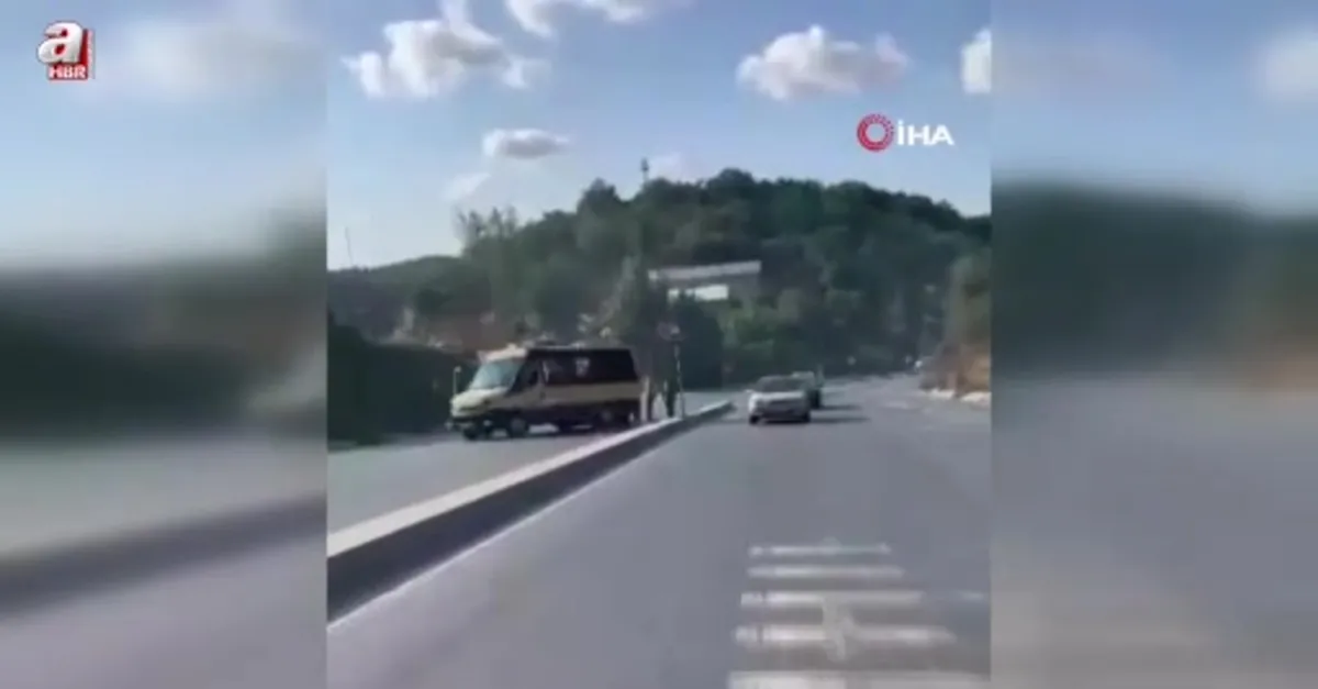 Düğün konvoyu trafiği kilitledi