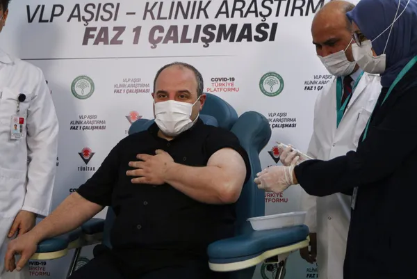 Yerli koronavirüs aşısı olan Bakan Varank'tan yan etki açıklaması - 5